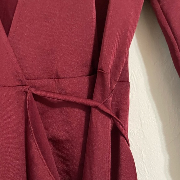 Lulu/ Wayf Philicia Burgundy Satin Long Sleeve Midi Wrap Dress XS - Picture 4 of 6